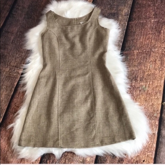 Tan sheath style dress - Picture 3 of 7